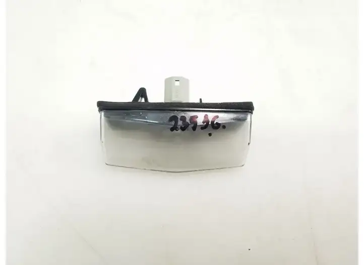 Toyota Prius+ (ZVW40) (2011 - 2018) 8127053011 Подсветка номера — фото 1