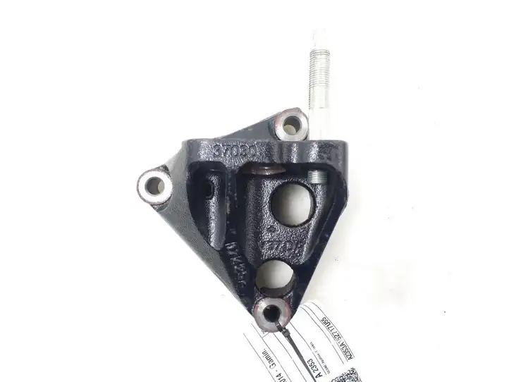 Toyota Prius+ (ZVW40) (2011 - 2018) 1231537030 Кронштейн двигателя — фото 1
