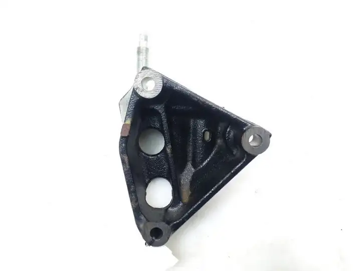 Toyota Prius+ (ZVW40) (2011 - 2018) 1231537030 Кронштейн двигателя — фото 2