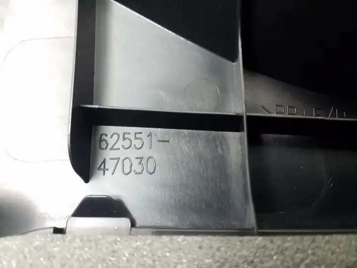 Toyota Prius Prime (2017 - ) 6255147030 Внутренняя отделка заднего порога — фото 3