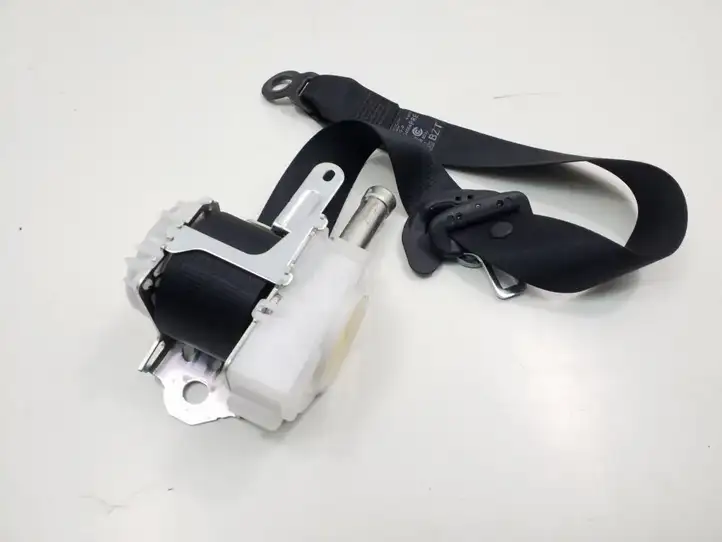Toyota Prius Prime (2017 - ) 7321047281 Передний ремень безопасности — фото 2