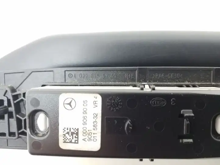Mercedes-Benz C W205 (2014 - 2021) A0998150100 Потолочная ручка задняя — фото 4