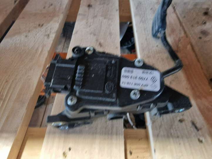 Opel Vivaro (2006 - 2014)  7700313060 Педаль акселератора
