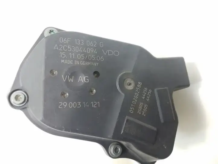 Audi A6 S6 C6 4F (2004 - 2008) 06F133062G Дроссельная заслонка — фото 2