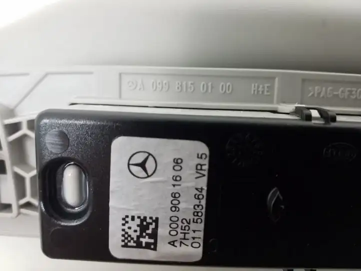 Mercedes-Benz E W213 (2016 - ) A0998150100 Потолочная ручка задняя — фото 2