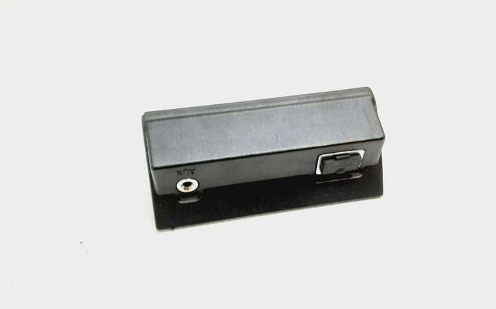 Volvo S80 (2006 - 2009)  1820772 Разъем USB