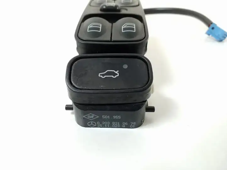 Mercedes-Benz C W203 (2000 - 2007) A2038210679 Блок кнопок стеклоподъемников — фото 2