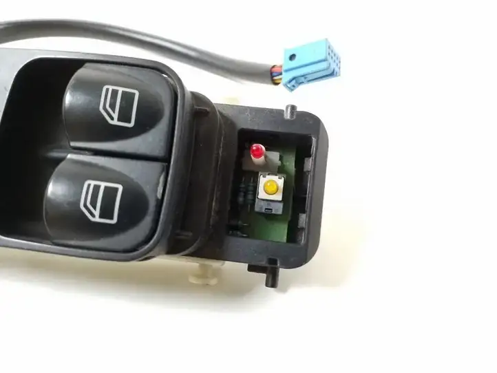 Mercedes-Benz C W203 (2000 - 2007) A2038200110 Блок кнопок стеклоподъемников — фото 3