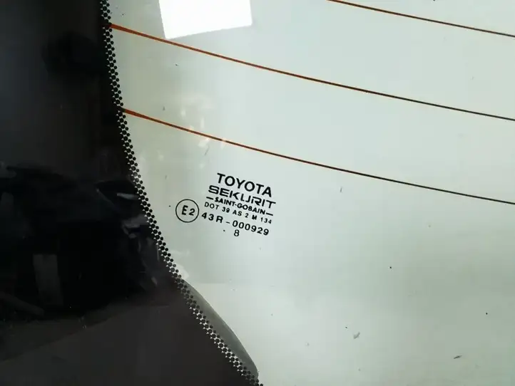 Toyota Avensis T220 (2000 - 2003) Заднее стекло — фото 3