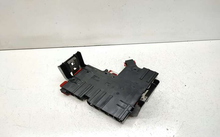 BMW 5 F10 F11 (2009 - 2016)  9240490 Узел подключения плюсовых проводов
