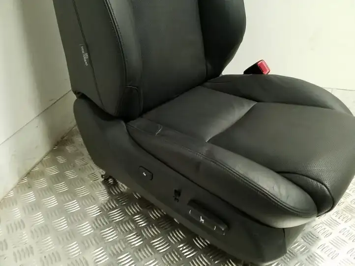 Lexus IS 220D-250-350 (2005 - 2010) Переднее сиденье пассажира — фото 2