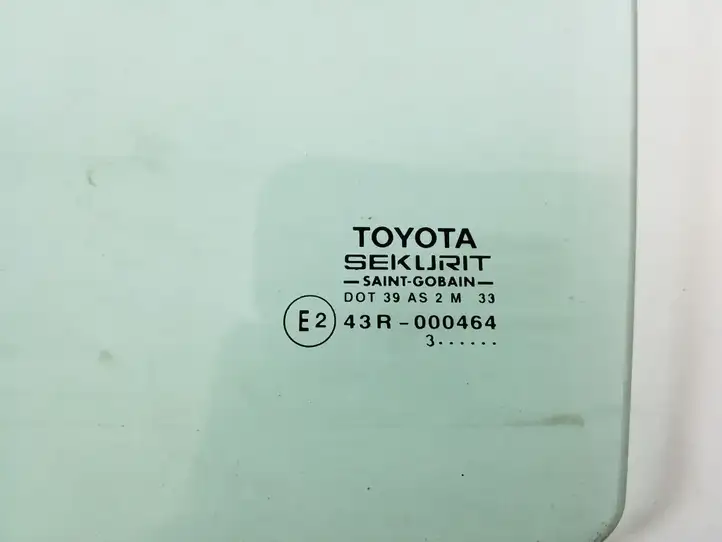 Toyota Corolla E120 E130 (2000 - 2004) 68104-02070 Стекло задней двери — фото 2