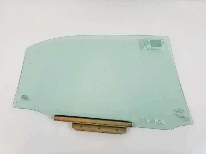 Toyota Corolla E120 E130 (2000 - 2004) 68104-02070 Стекло задней двери — фото 3