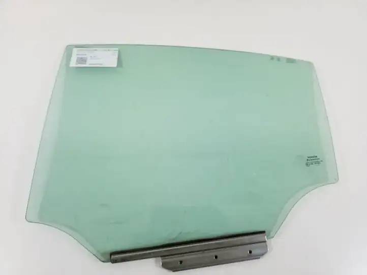 Toyota Avensis T270 (2009 - 2012) 68104-05140 Стекло задней двери — фото 1