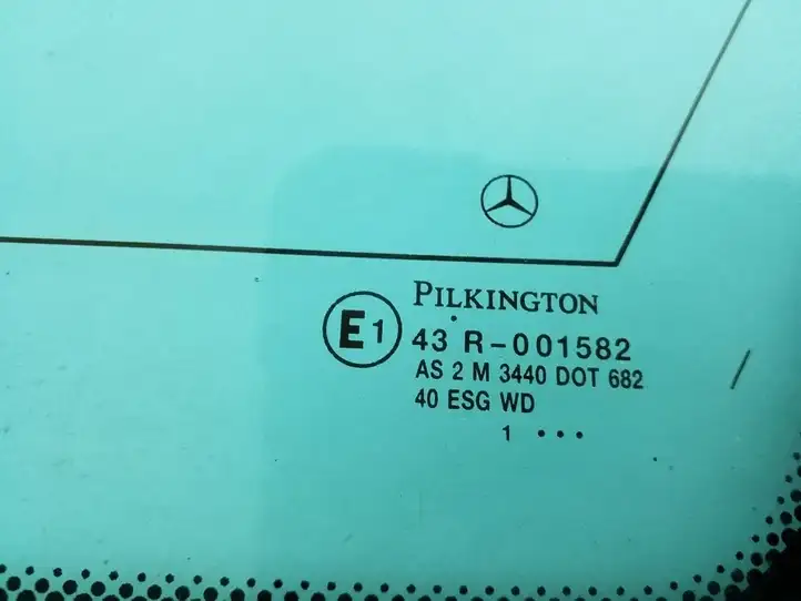 Mercedes-Benz C W203 (2000 - 2007) A2036703812 Заднее боковое стекло — фото 3