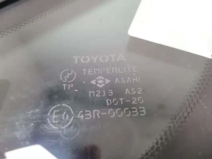 Toyota Avensis Verso (2001 - 2004) 62110-44040 Треугольное стекло кузова — фото 2