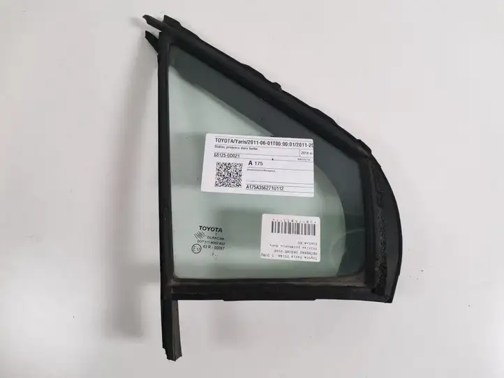 Toyota Yaris (2012 - 2014) 68125-0D021 Форточка двери — фото 1