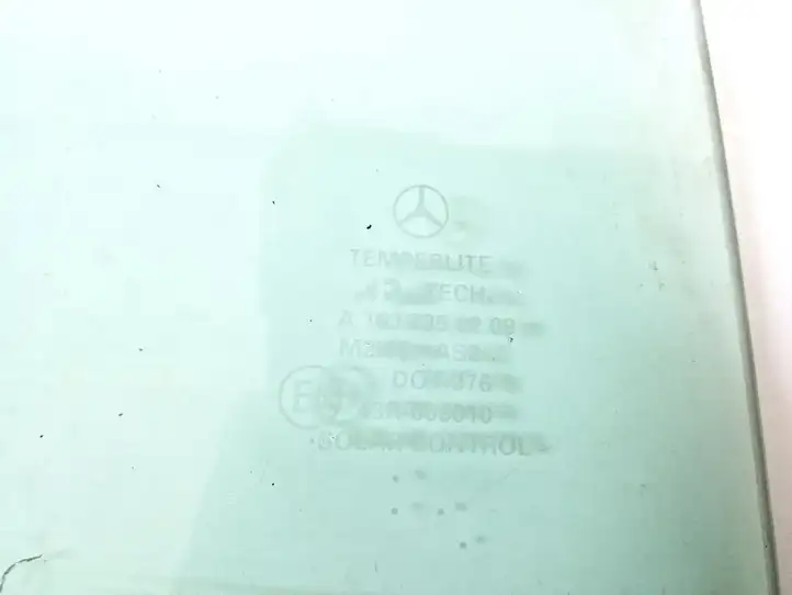 Mercedes-Benz ML W163 (1997 - 2005) A1637350209 Форточка двери — фото 3
