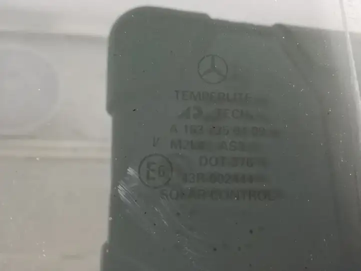Mercedes-Benz ML W163 (1997 - 2005) A1637350409 Форточка двери — фото 2