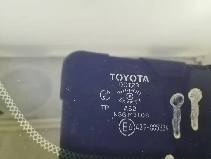 Toyota Avensis Verso (1995 - 2001) 61667-14030 Заднее боковое стекло — фото 4