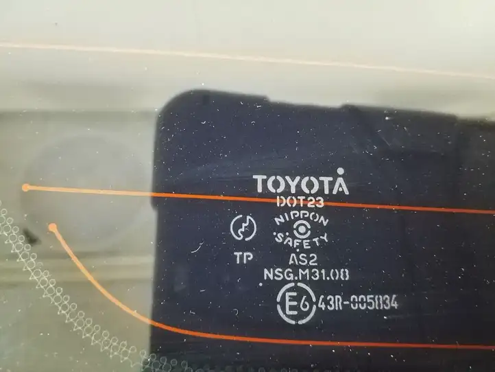 Toyota Avensis Verso (2001 - 2004) 61667-14030 Заднее боковое стекло — фото 3