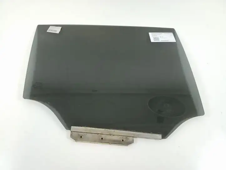 Toyota Avensis T270 (2009 - 2012) 68103-05160 Стекло задней двери — фото 1