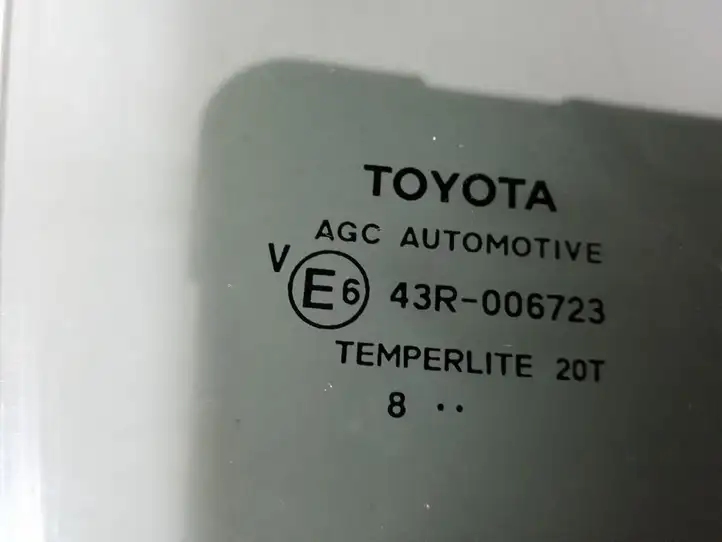 Toyota Avensis T270 (2009 - 2012) 68103-05160 Стекло задней двери — фото 3
