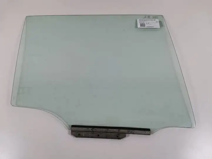 Toyota Corolla Verso E121 (2001 - 2004) 68103-13300 Стекло задней двери — фото 1