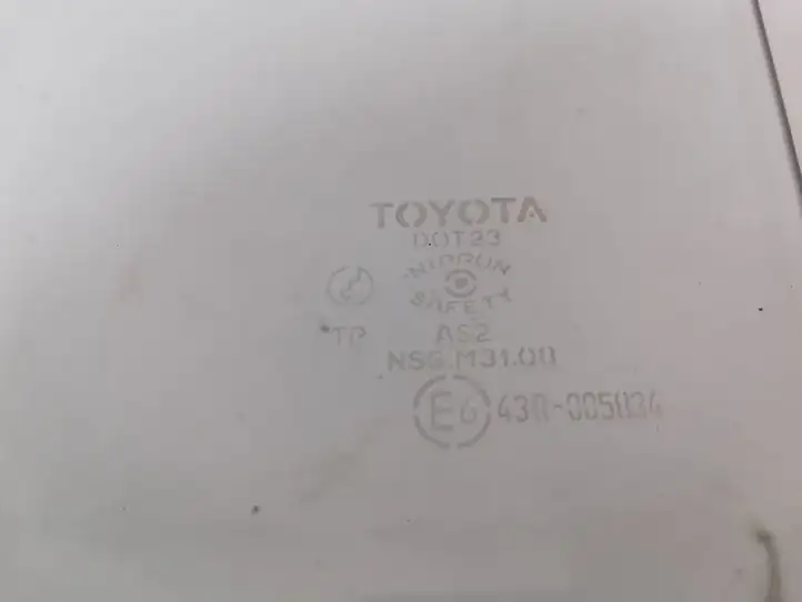 Toyota Corolla Verso E121 (2001 - 2004) 68103-13300 Стекло задней двери — фото 2