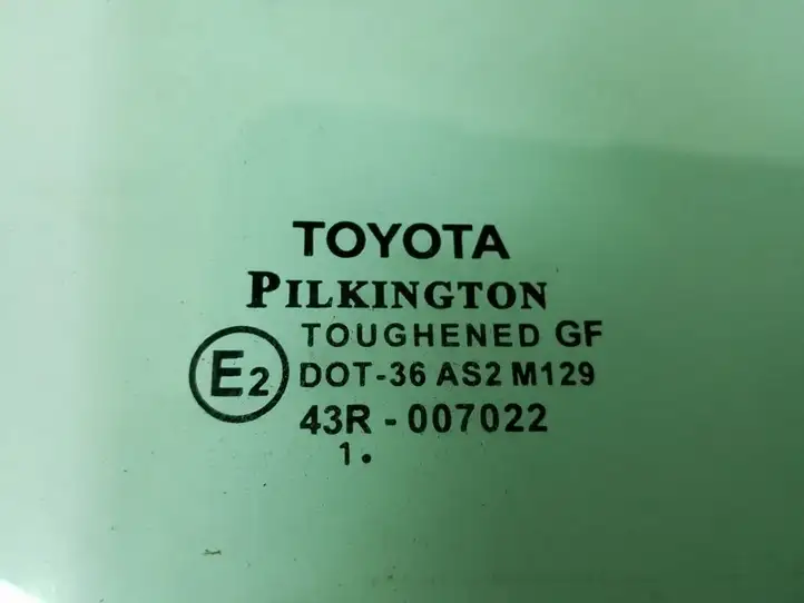 Toyota Avensis T220 (2000 - 2003) Стекло задней двери — фото 2