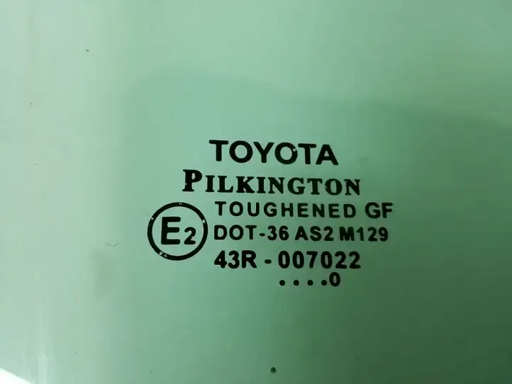 Toyota Avensis T220 (2000 - 2003) Стекло задней двери — фото 2