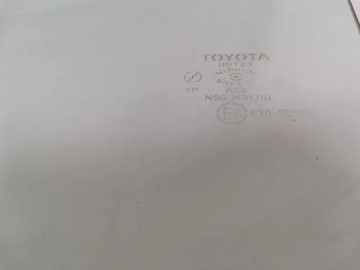 Toyota Corolla Verso E121 (2001 - 2004) 68103-13300 Стекло задней двери — фото 2