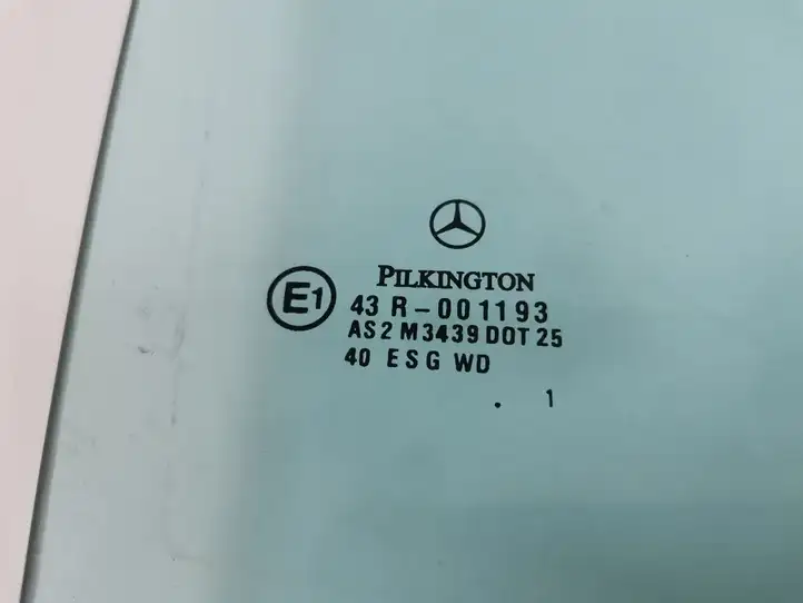 Mercedes-Benz C W203 (2000 - 2007) A2037351010 Стекло задней двери — фото 2