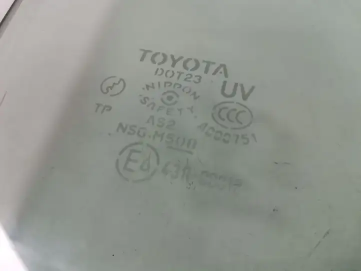 Toyota Land Cruiser (J120) (2002 - 2009) Стекло передней двери — фото 2