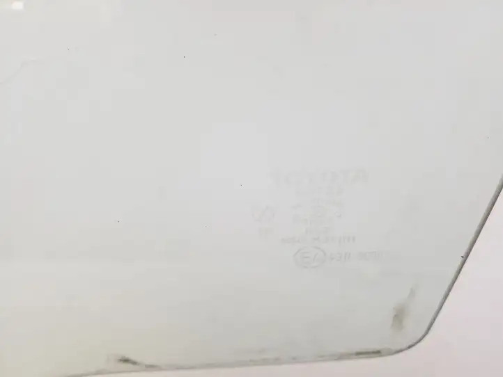 Toyota Corolla Verso E121 (2001 - 2004) 68104-13290 Стекло задней двери — фото 2