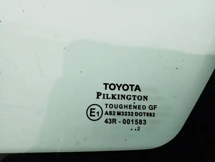 Toyota Corolla E120 E130 (2000 - 2004) 62720-02030 Заднее боковое стекло — фото 3