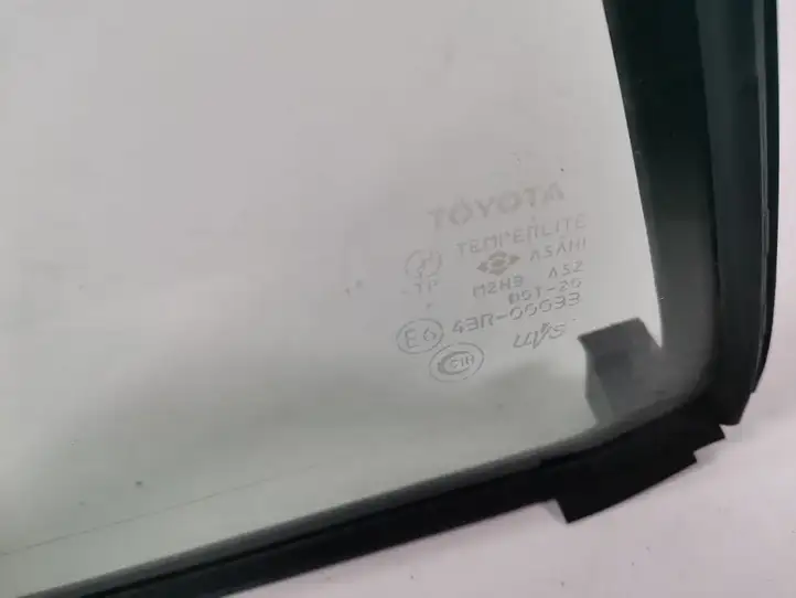 Toyota RAV 4 (XA20) (2000 - 2005) 68124-42060 Форточка двери — фото 3