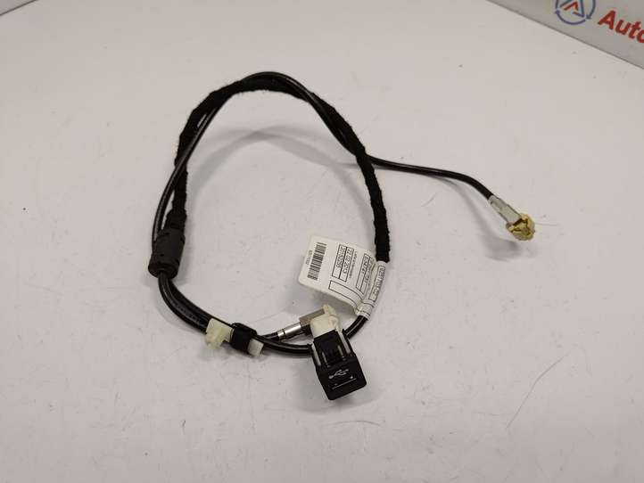 BMW 3 F30 F35 F31 (2012 - 2018)  84109229294 Разъем USB