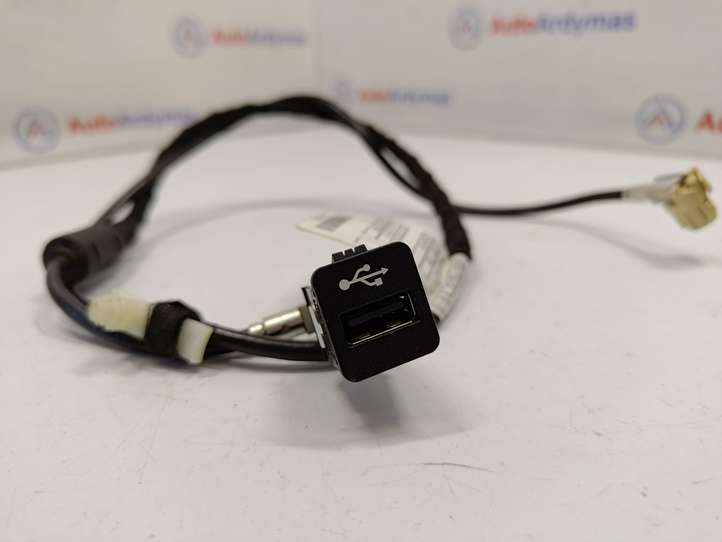 BMW 3 F30 F35 F31 (2012 - 2018)  84109229294 Разъем USB