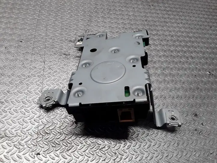 Audi A3/S3 8P (2004 - 2008) 8P4035225D Усилитель антенны — фото 3