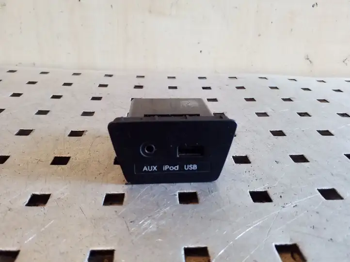 Hyundai ix35 (2009 - 2013)  961102S500TAN Разъем AUX
