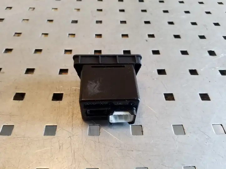 Hyundai ix35 (2009 - 2013)  961102S500TAN Разъем AUX