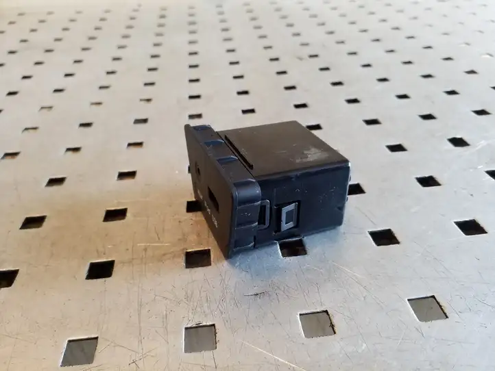 Hyundai ix35 (2009 - 2013)  961102S500TAN Разъем AUX