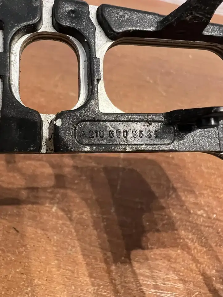 Mercedes-Benz E W210 (1995 - 2002)  A2106808639 Другая внешняя деталь