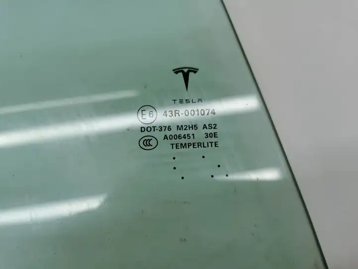 Tesla Model S (2016 - 2021) 43R-001074 Стекло задней двери — фото 3