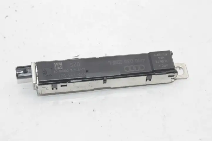 Audi A8 S8 D4 4H (2010 - 2014) 4H0035225L Усилитель антенны — фото 1