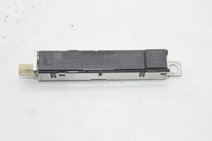 Audi A8 S8 D4 4H (2010 - 2014) 4H0035225C Усилитель антенны — фото 1