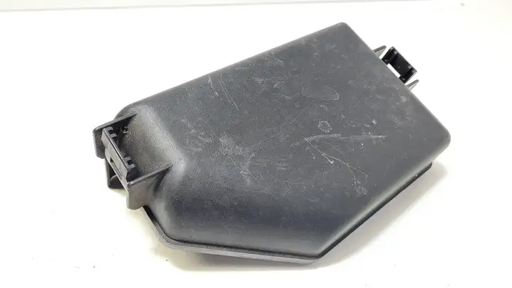 Kia Soul (2008 - 2011)  919502K360 Крышка ящика предохранителей