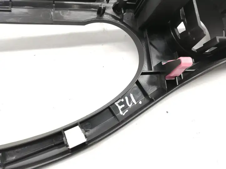 Toyota Yaris (2014 - 2019) 75H394 Прочие детали салона — фото 3