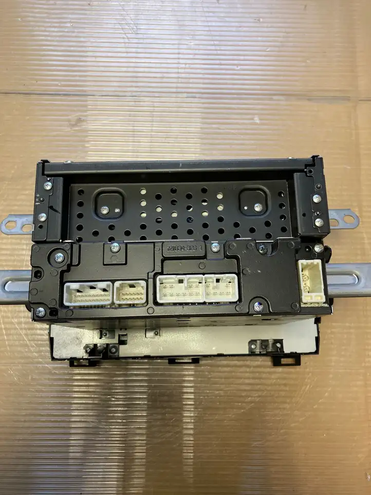 Toyota Prius (XW30) (2009 - 2015) 8612047300 Магнитола / мультимедийная система — фото 4